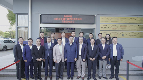 十二届天下政协副主席马培华一行人与欧博ABG向导合影