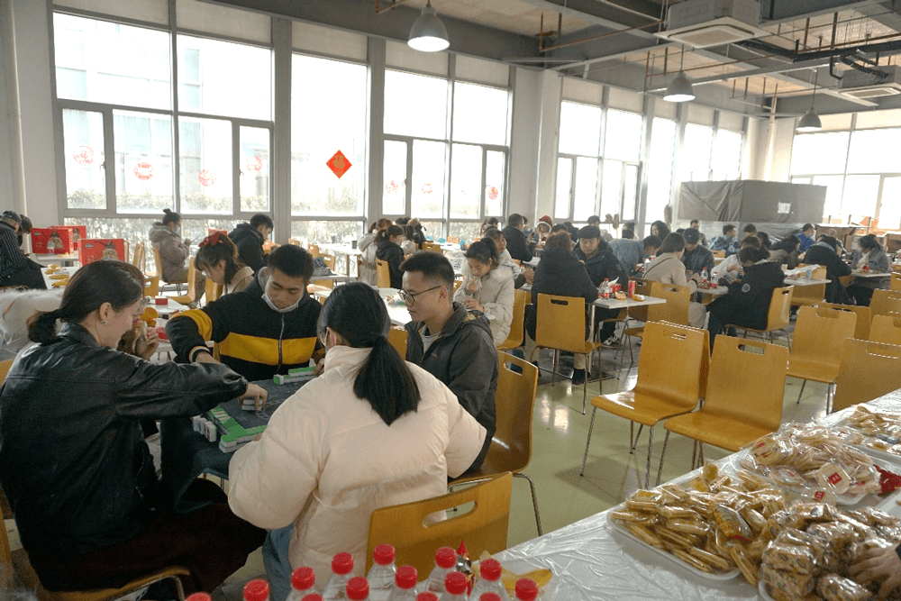 在春节 “乐七天” 运动中，，，，，欧博ABG给留沪过春节的员工准备了富厚多彩的运动