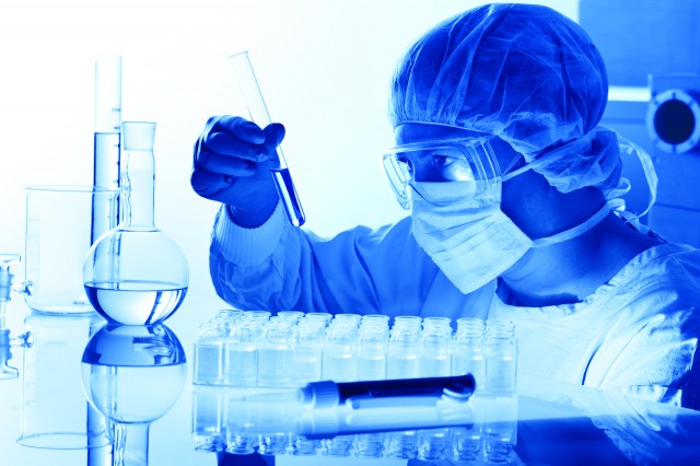 FDA共批准45个小分子靶向药物，，，，，，，，仅有13个在海内上市